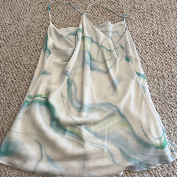 So pretty! NWT Express swirly pattern blouse, M - Picture 5 of 6